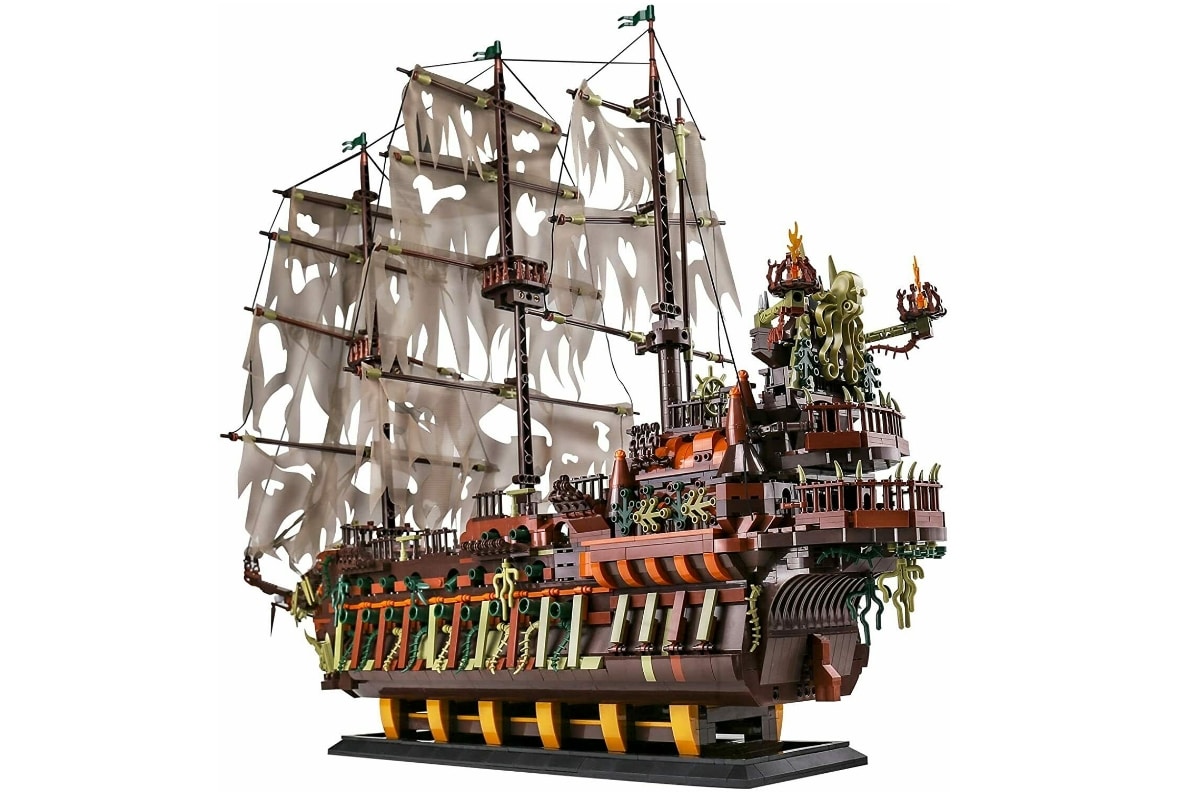 Mould King Piratenschiff "The flying Dutchman" aus Klemmbausteinen