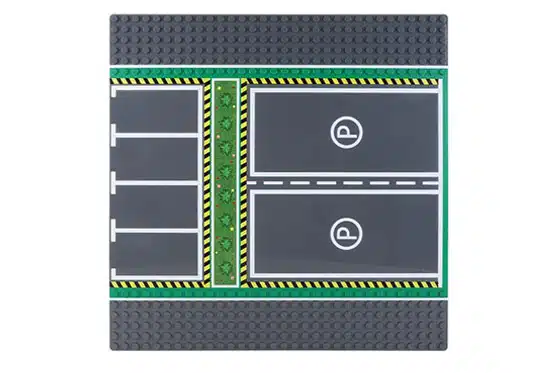 Klemmbaustein Baseplate Grundplatte Bauplatte 32x32 Noppen, dunkelgraue Parkplatzfläche mit etwas grün